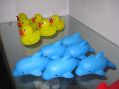 【厂家直销发光搪胶电子儿童玩具海豚/浮水玩具/地摊热卖led礼】价格_厂家_图片 -